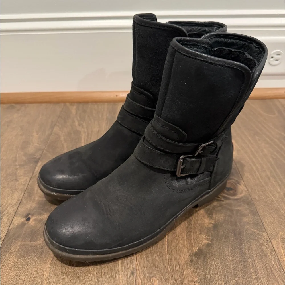 UGG Simmen Black Leather Boots - Picture 1 of 6